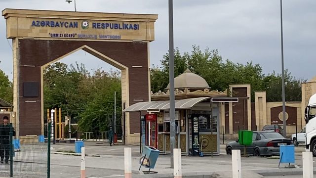 Qazax, Qırmızı Körpü, gömrük