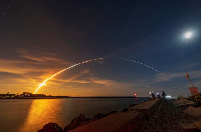 ABŞ-ın NASA Kosmik Agentliyi noyabr ayında ən güclü Artemis 1 raketini fəzaya göndərib. Uzunluğu 100 metr olan raket Florida ştatındakı Kanaveral kosmodromundan havaya qalxdı. 16 noyabr, 2022-ci il.