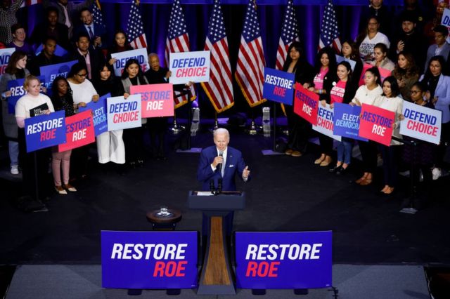 Joe Biden Demokratik Milli Komitəsinin tədbirində çıxış edir, 18 oktyabr 2022-ci il.