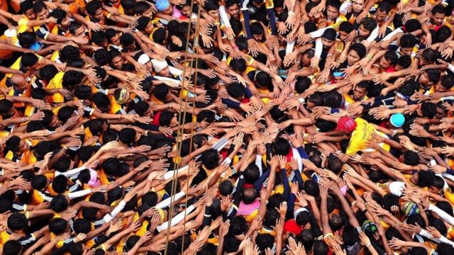 Hindistanda dini festival zamanı izdiham