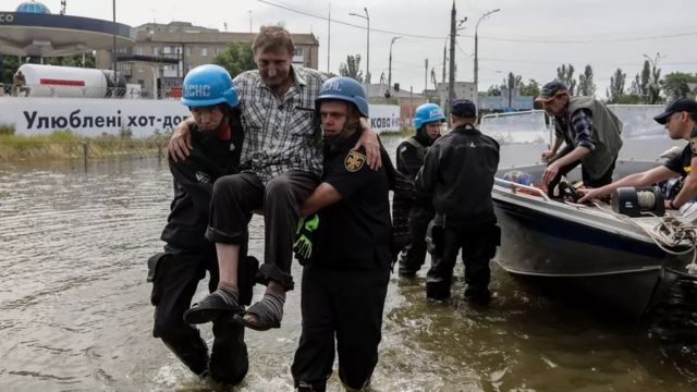 Xerson yaxınlığındakı daşqın zonasından insanların təxliyəsi