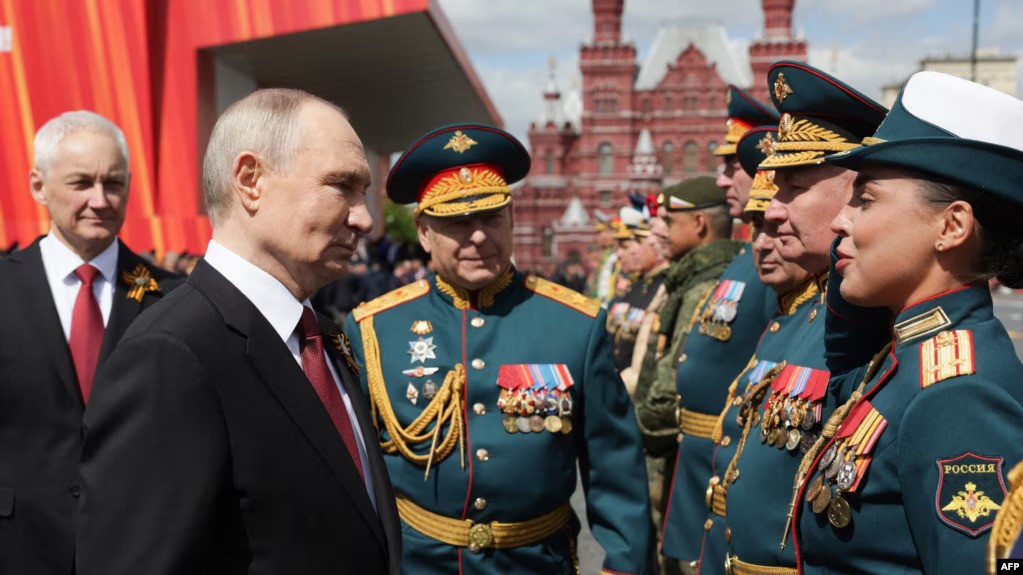 Ukraynadakı müharibəni "unutdu": Putin paradda nədən danışdı...