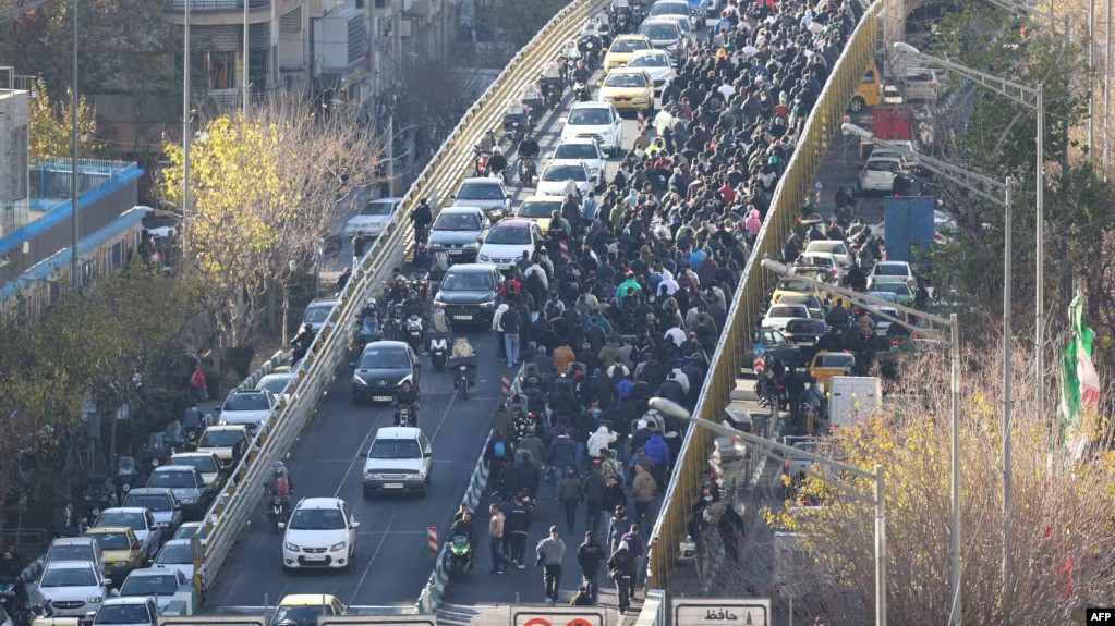 İranda etirazlar davam edir. Tehran bazarı üçüncü gündür bağlıdır - VİDEO