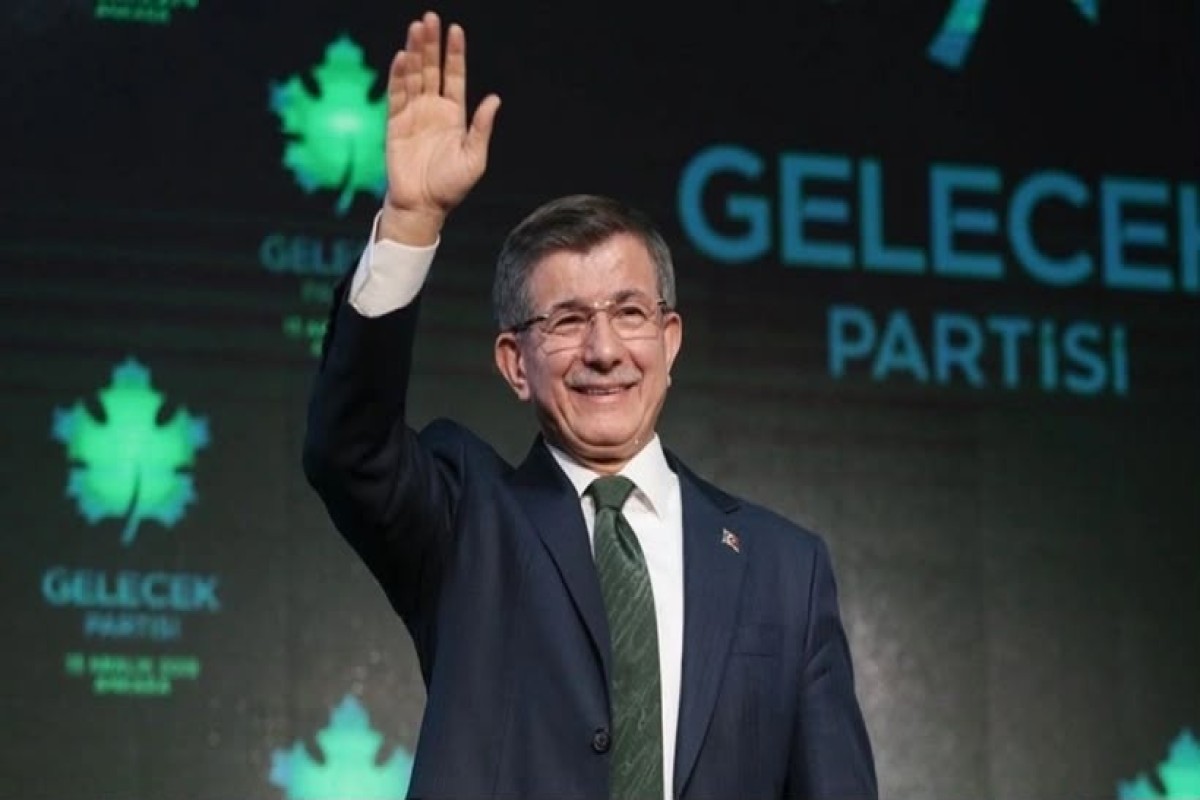 Türkiyənin Gələcək Partiyası buraxılıb, Əhməd Davudoğlu siyasətdən getdiyini açıqlayıb