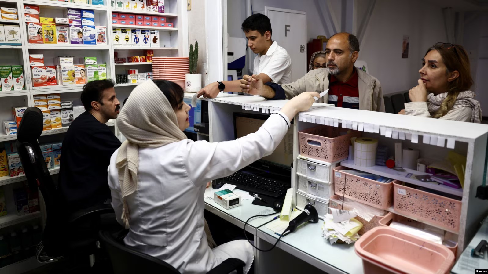 İranda dərman qıtlığı qara bazarı böyüdür