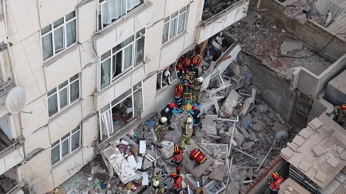 İstanbulda çökən binada ölənlərin sayı 5-ə yüksəlib
