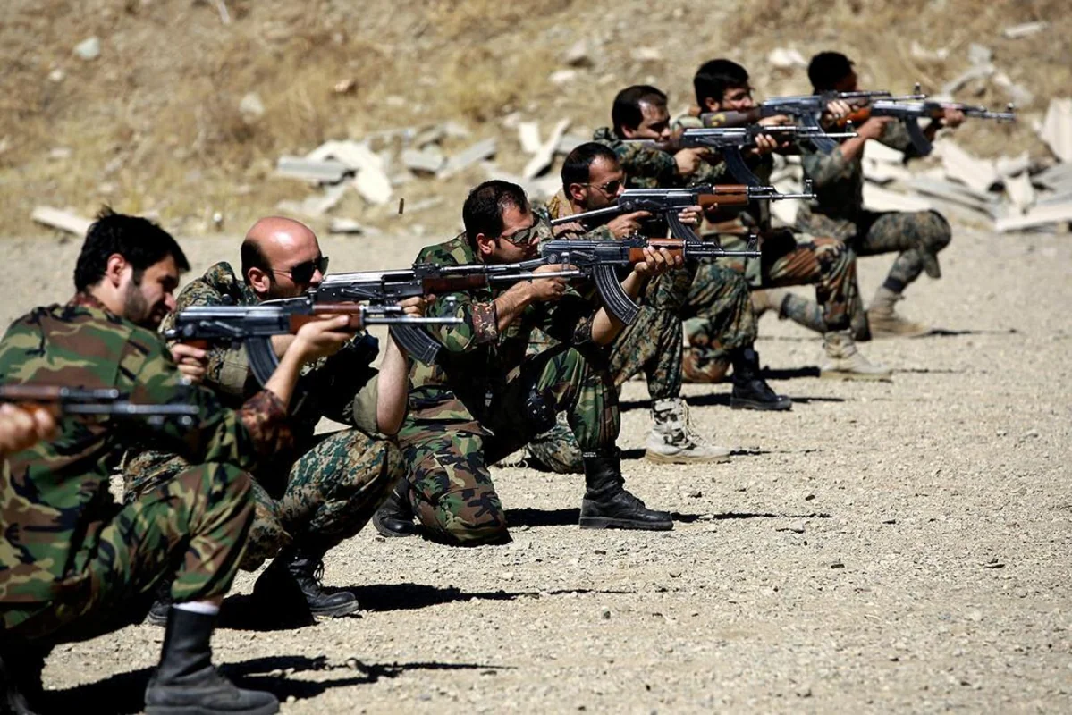 İran müdafiə üçün könüllülər ordusu yaradır: Milyonlarla müraciət var