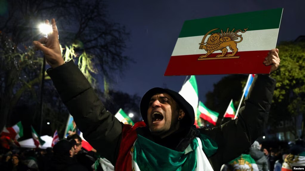 İran rejimi şir və günəş simvollarına əl qoyur