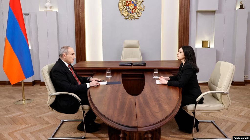 Paşinyan Ermənistan dəmir yollarını Rusiyanın idarə etməsi haqda suallar qaldırır