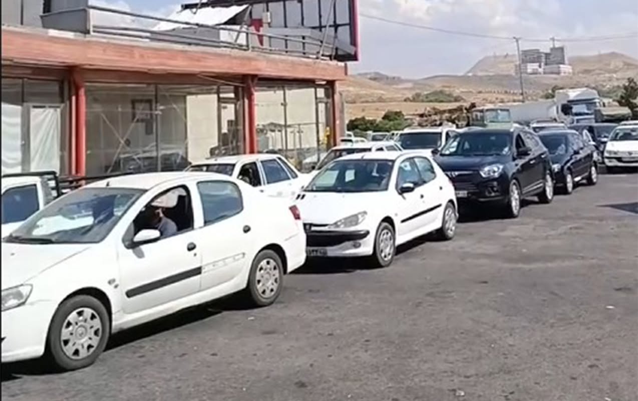 Təbrizdə benzin qıtlığı uzun növbələr yaratdı - VİDEO